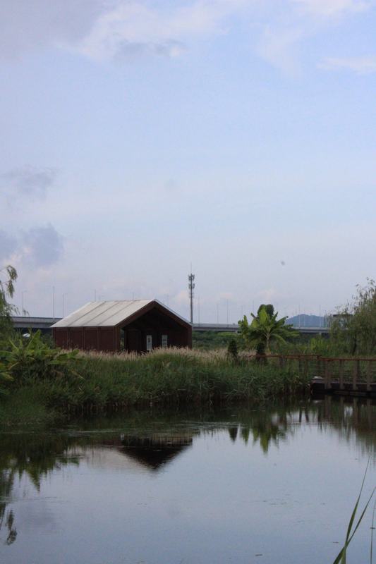 塘边小屋