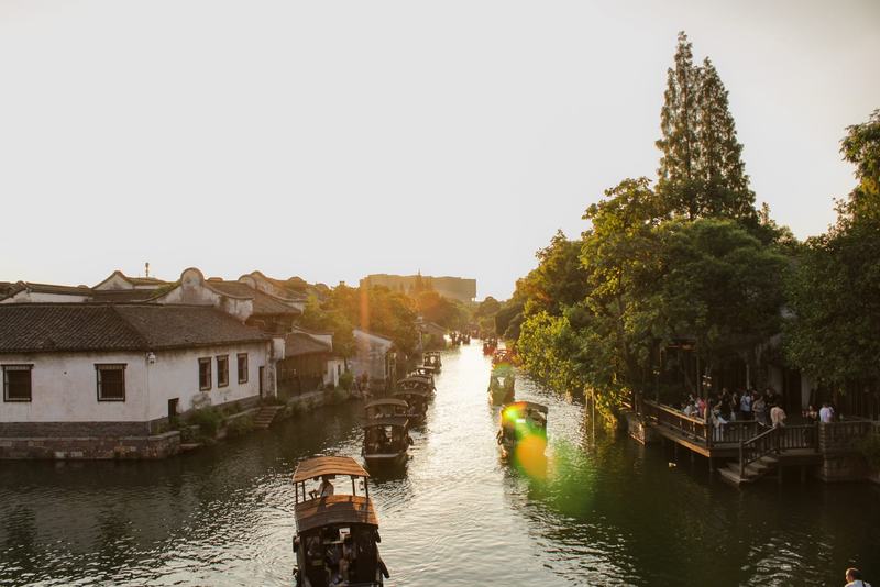 黄昏船归