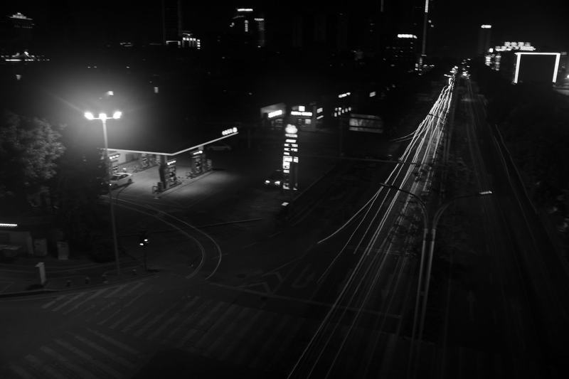夜里的天桥
